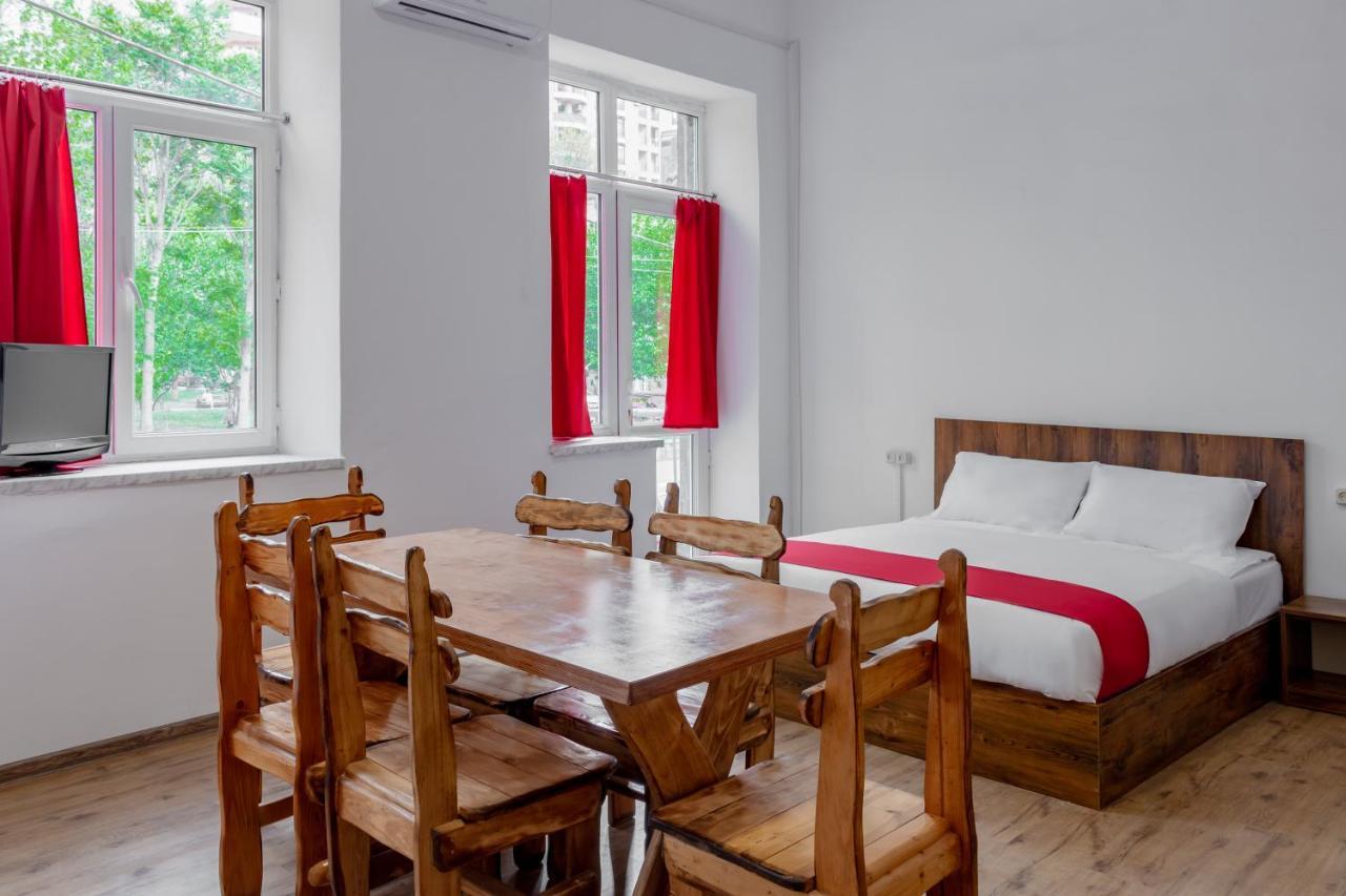 Family Appartments On Buzand Street Erivan Exterior foto